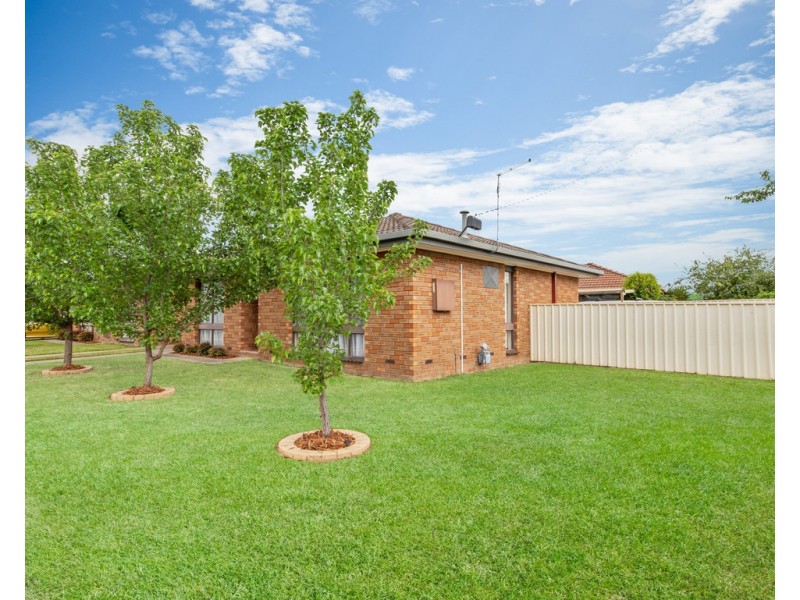 Unit 1 and 2/1 Burns Court, Wodonga VIC 3690
