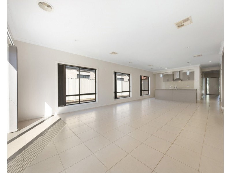 37 Victoria Cross Parade, Wodonga VIC 3690