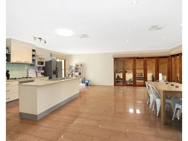 94 YARRALUMLA DRIVE, Wodonga VIC 3690