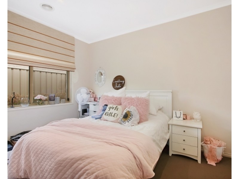 94 YARRALUMLA DRIVE, Wodonga VIC 3690