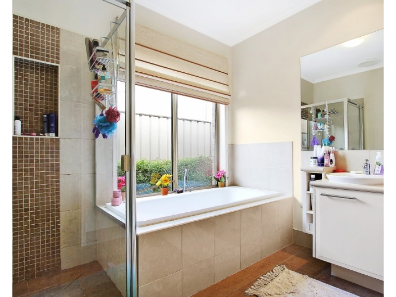 94 YARRALUMLA DRIVE, Wodonga VIC 3690