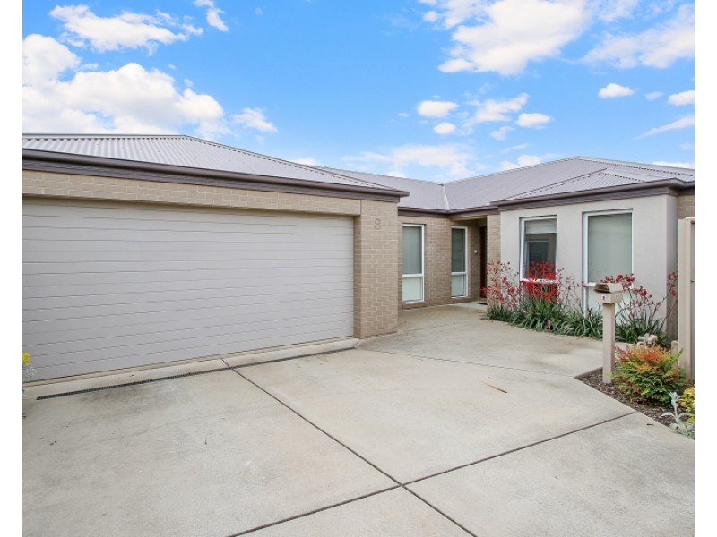 8 GRANGE CLOSE, Wodonga VIC 3690