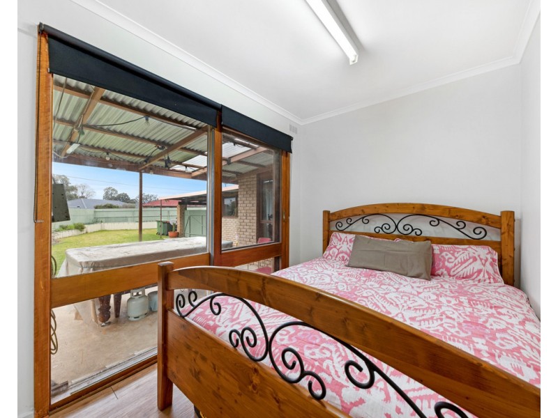 12 Robert Crescent, Wodonga VIC 3690