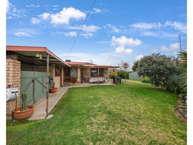 12 Robert Crescent, Wodonga VIC 3690