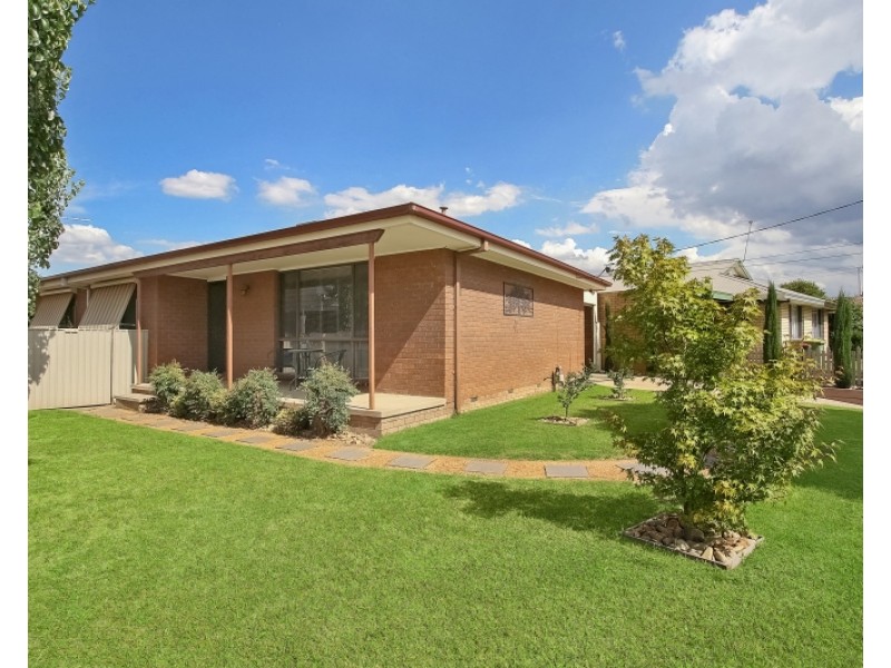 18 MARIE DRIVE, Wodonga VIC 3690