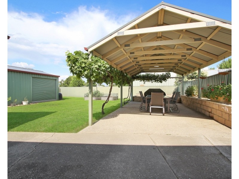 18 MARIE DRIVE, Wodonga VIC 3690