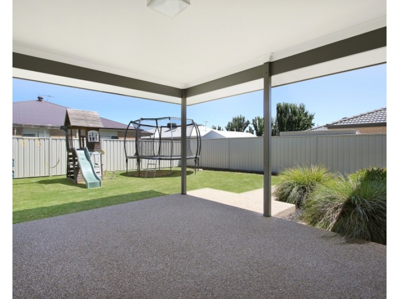 5 COVERDALE DRIVE, Wodonga VIC 3690