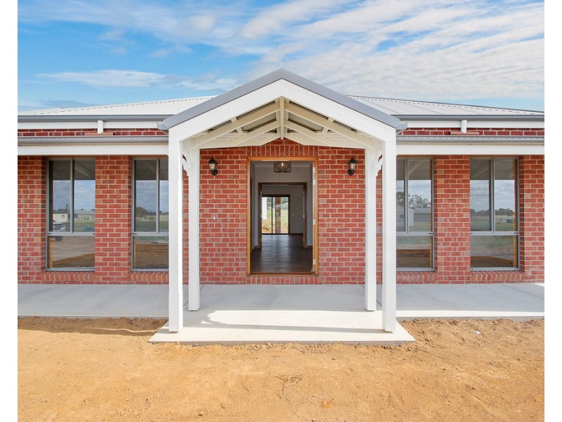 8 Clydesdale Road, Rutherglen VIC 3685