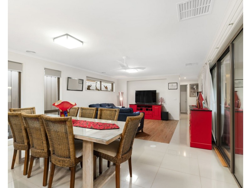 6 GURNEY CRESCENT, Wodonga VIC 3690