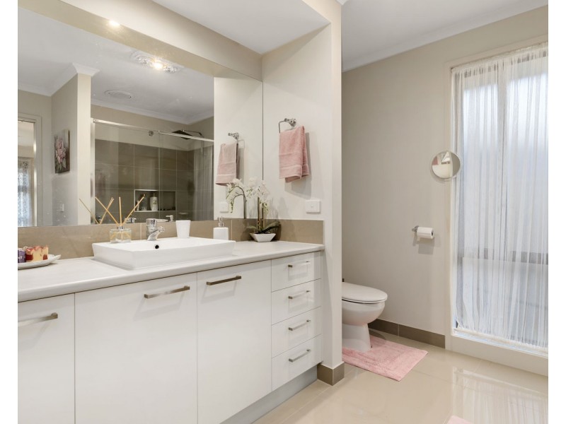 6 GURNEY CRESCENT, Wodonga VIC 3690