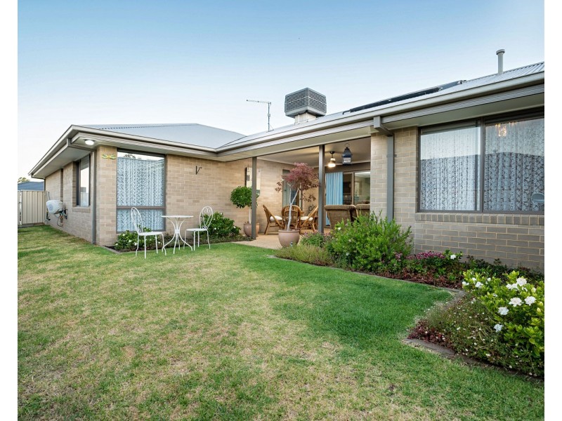 6 GURNEY CRESCENT, Wodonga VIC 3690