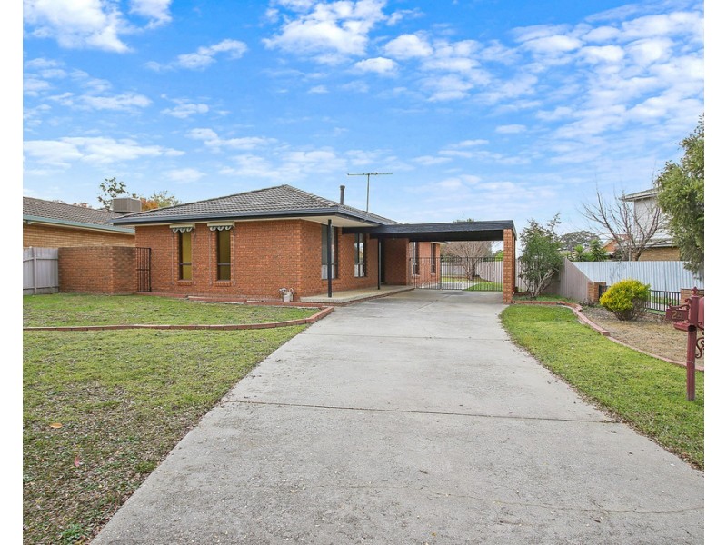 24 Villawood Court, Lavington NSW 2641