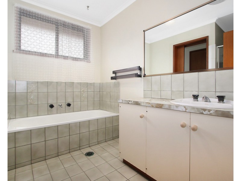 24 Villawood Court, Lavington NSW 2641