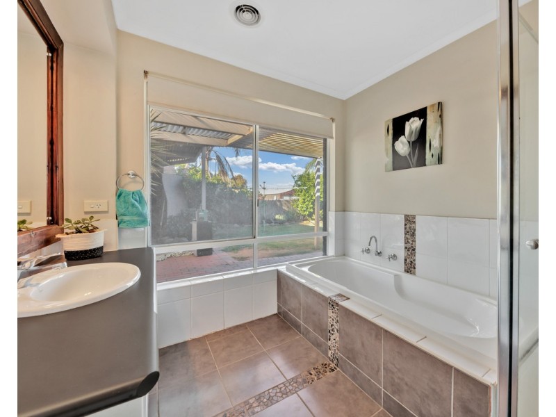 2 Campaspe Street, West Wodonga VIC 3690