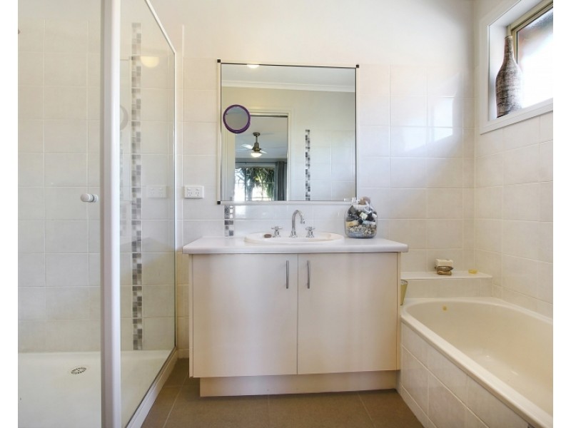 2 ALLAN PLACE, West Wodonga VIC 3690