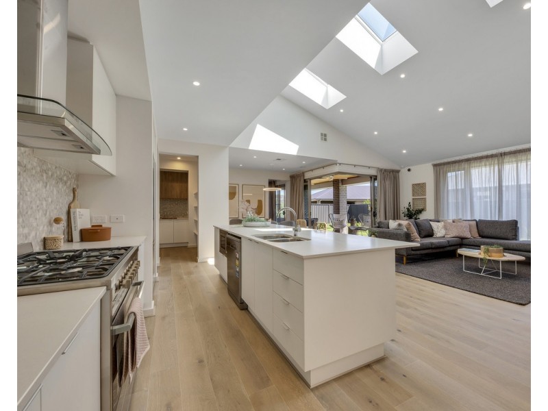 18 Woodbridge Street, Killara VIC 3691