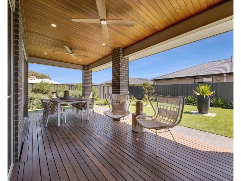 18 Woodbridge Street, Killara VIC 3691