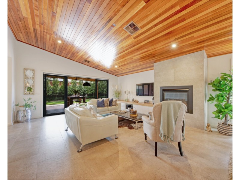 61 Riverboat Drive, Thurgoona NSW 2640