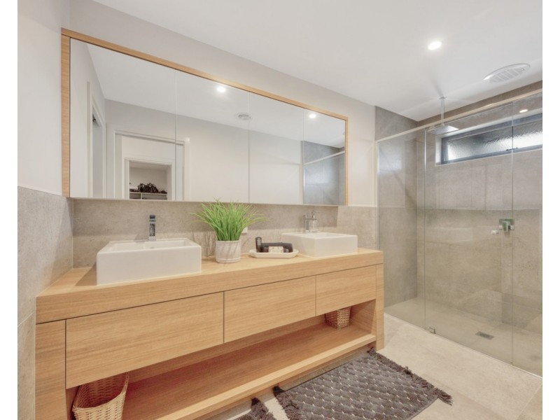 61 Riverboat Drive, Thurgoona NSW 2640