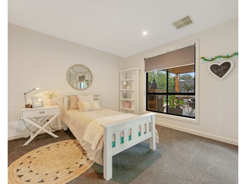 61 Riverboat Drive, Thurgoona NSW 2640