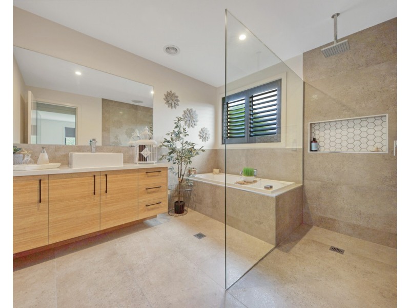 61 Riverboat Drive, Thurgoona NSW 2640