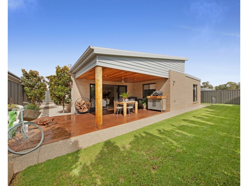 61 Riverboat Drive, Thurgoona NSW 2640