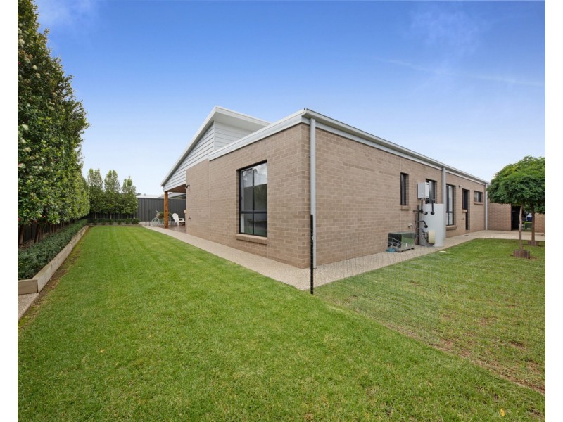 61 Riverboat Drive, Thurgoona NSW 2640