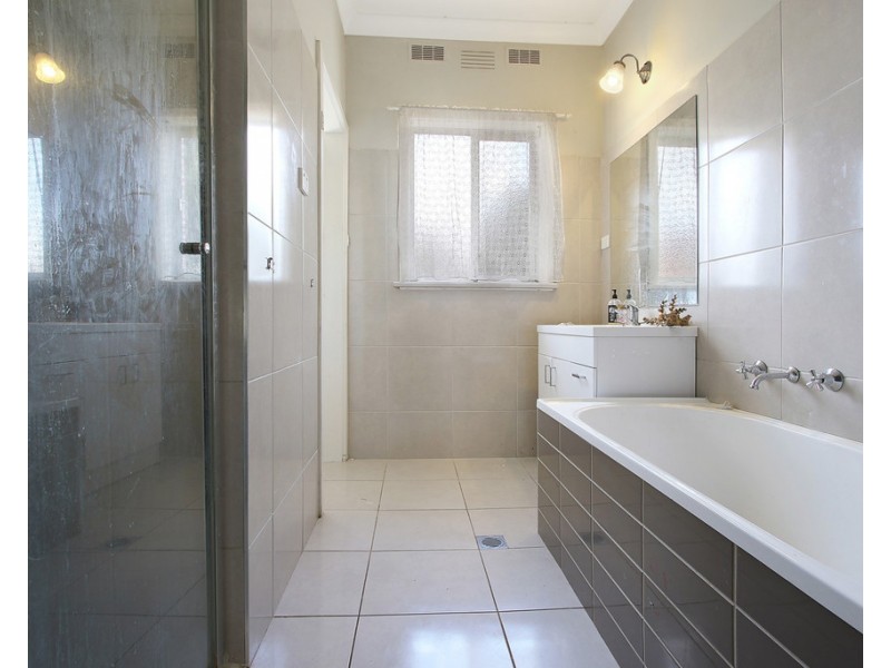 537 Webb Street, Lavington NSW 2641