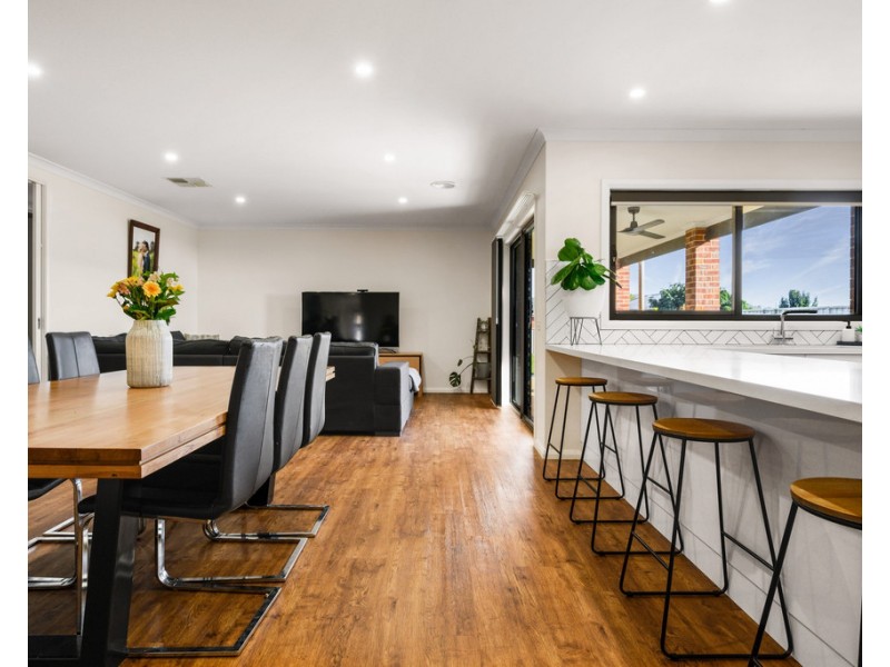 8 Willett Drive, Wodonga VIC 3690