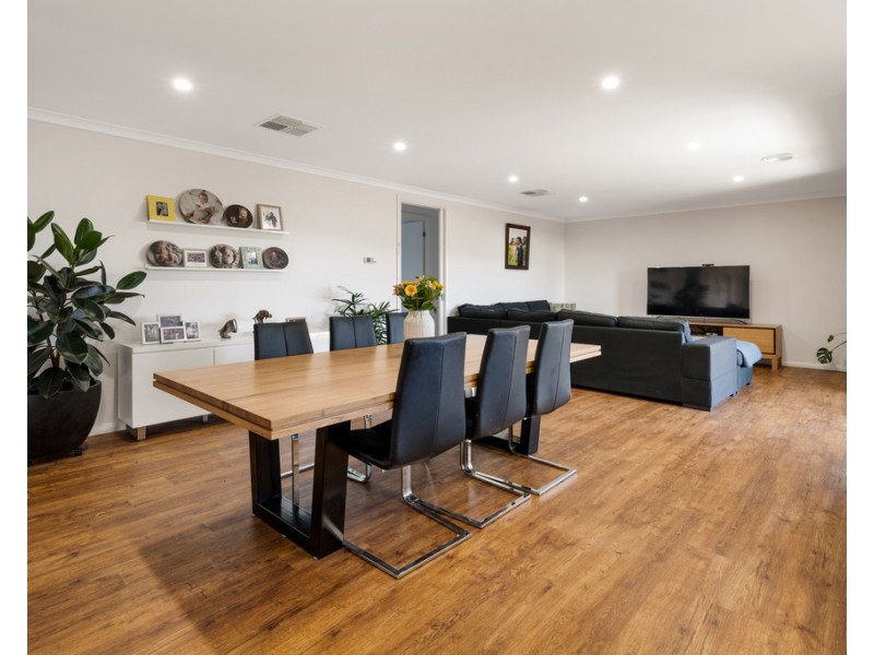 8 Willett Drive, Wodonga VIC 3690