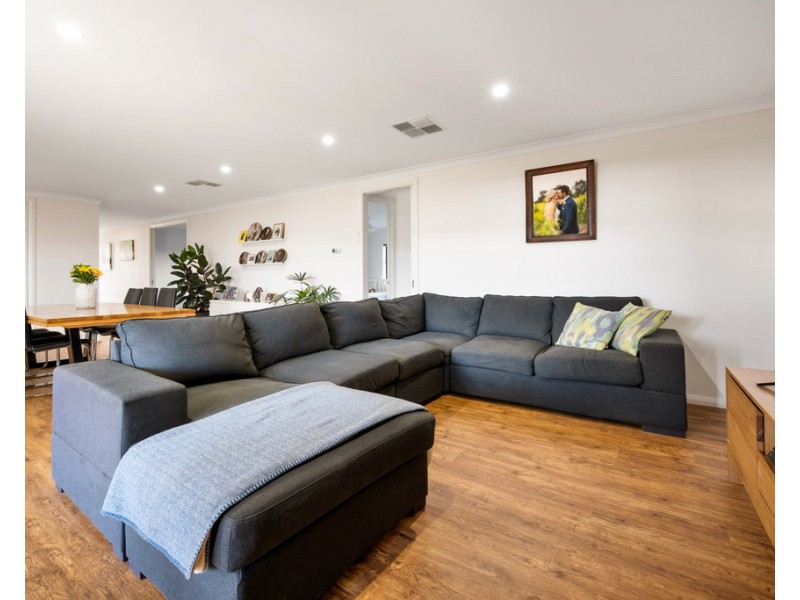 8 Willett Drive, Wodonga VIC 3690