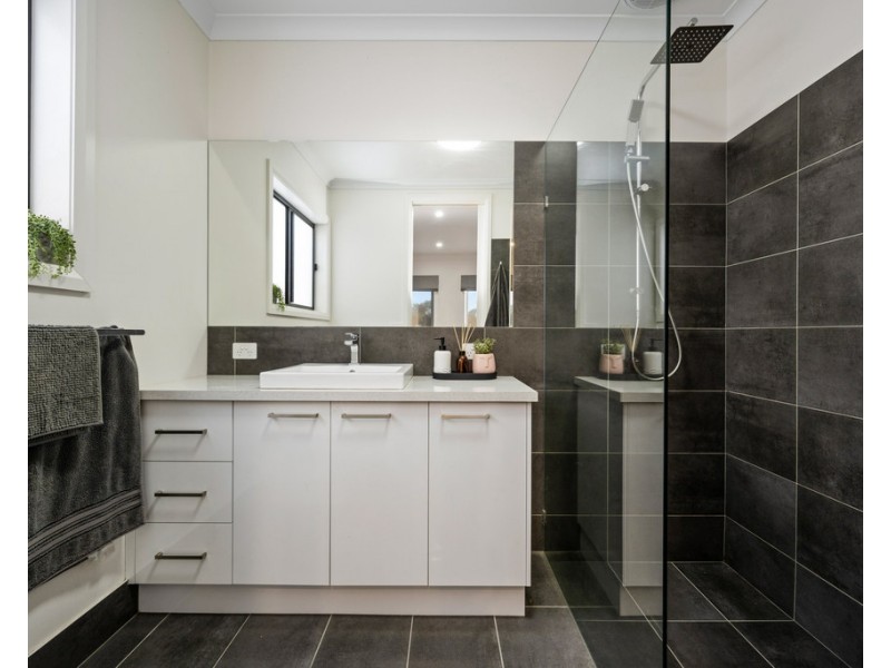 8 Willett Drive, Wodonga VIC 3690