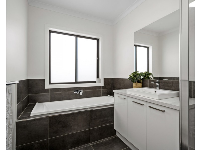 8 Willett Drive, Wodonga VIC 3690