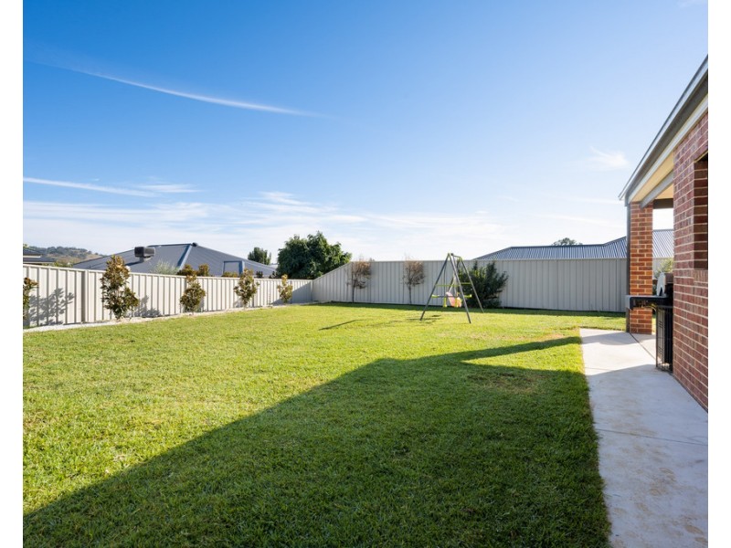8 Willett Drive, Wodonga VIC 3690