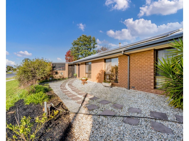 90 Mayfair Drive, Wodonga VIC 3690