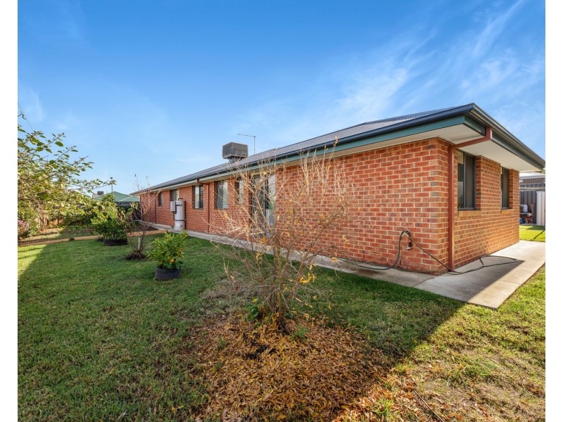 2 Silky Oak Avenue, Wodonga VIC 3690