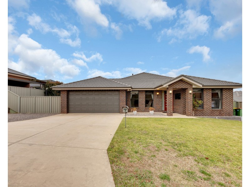 7 Thornbill Street, Thurgoona NSW 2640