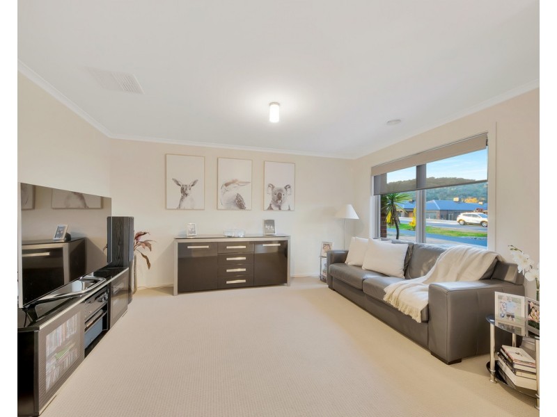 15 Hampshire Boulevard, Leneva VIC 3691