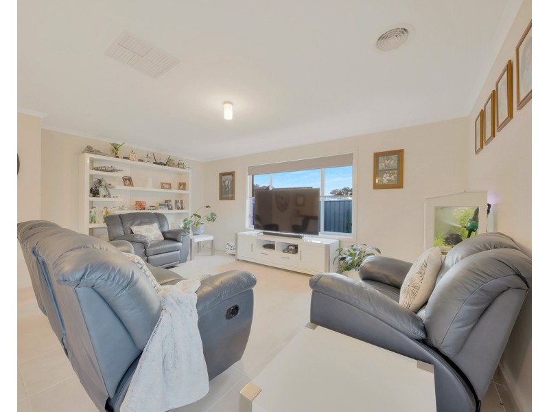 15 Hampshire Boulevard, Leneva VIC 3691