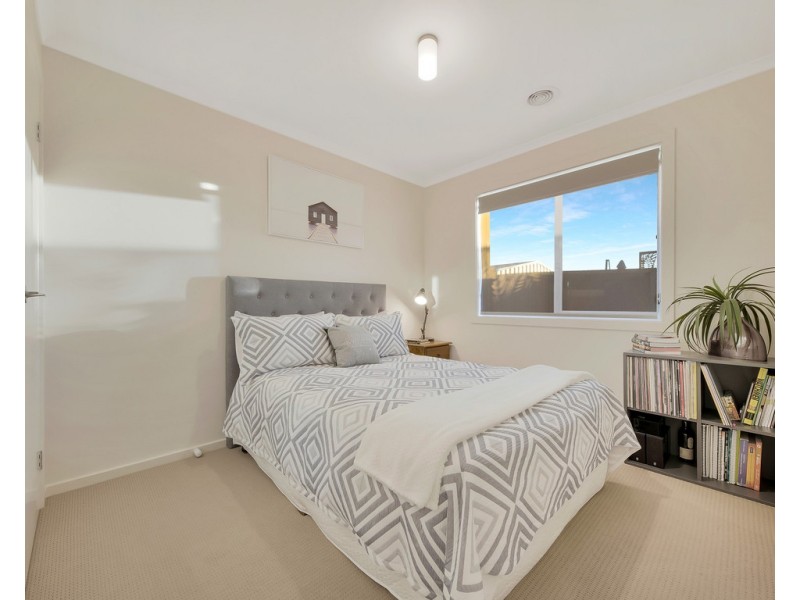 15 Hampshire Boulevard, Leneva VIC 3691