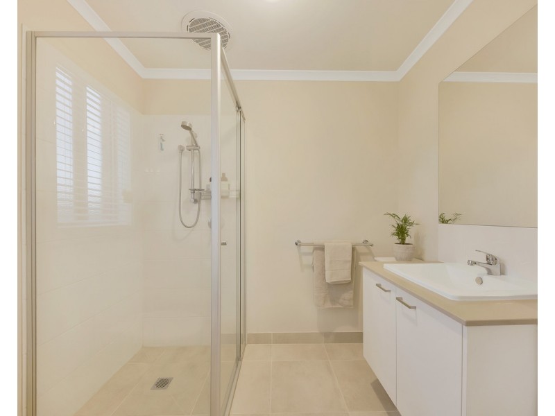 15 Hampshire Boulevard, Leneva VIC 3691