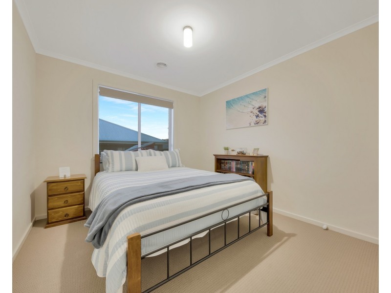 15 Hampshire Boulevard, Leneva VIC 3691