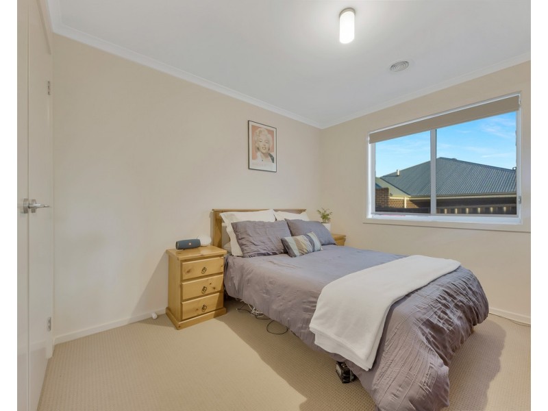 15 Hampshire Boulevard, Leneva VIC 3691