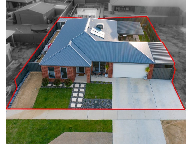 15 Hampshire Boulevard, Leneva VIC 3691