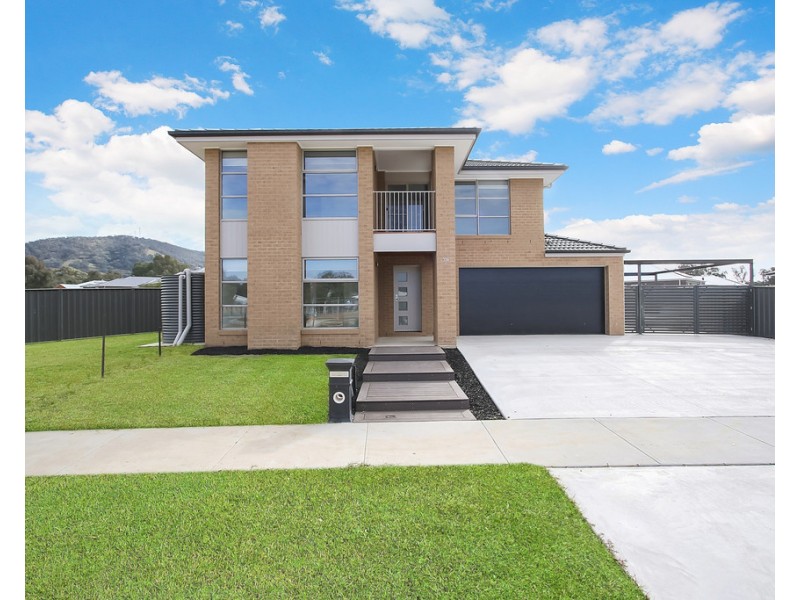 136 Stanton Drive, Thurgoona NSW 2640