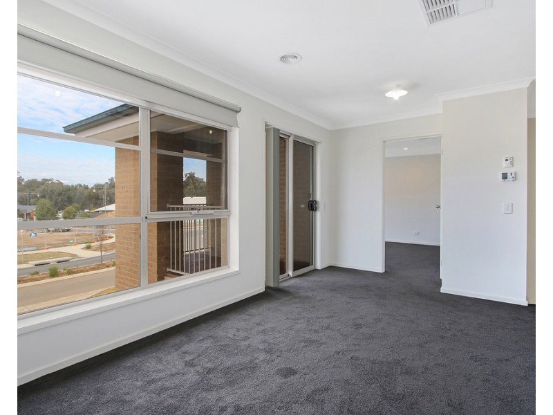 136 Stanton Drive, Thurgoona NSW 2640