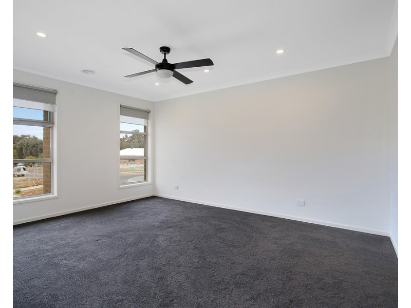 136 Stanton Drive, Thurgoona NSW 2640