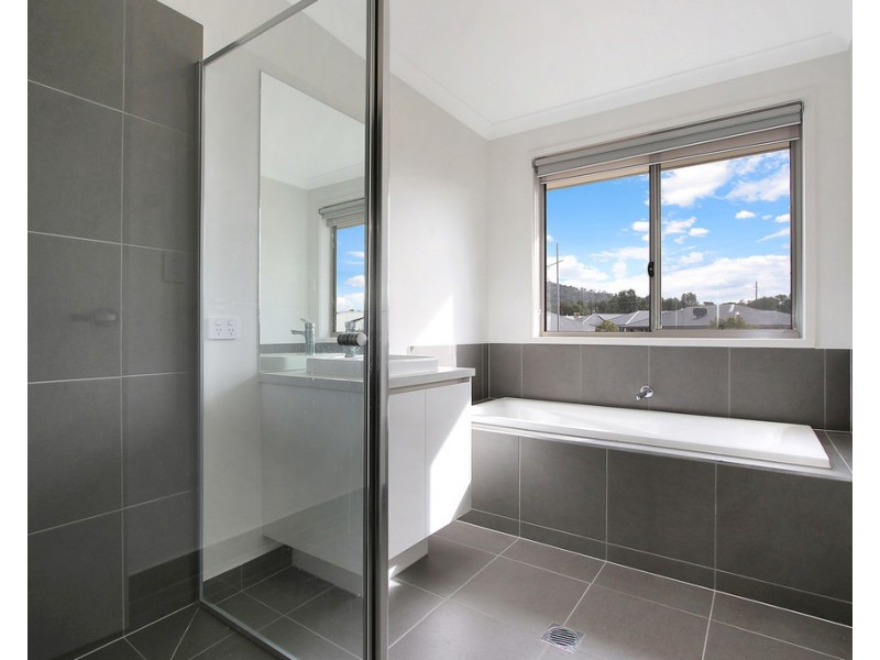 136 Stanton Drive, Thurgoona NSW 2640