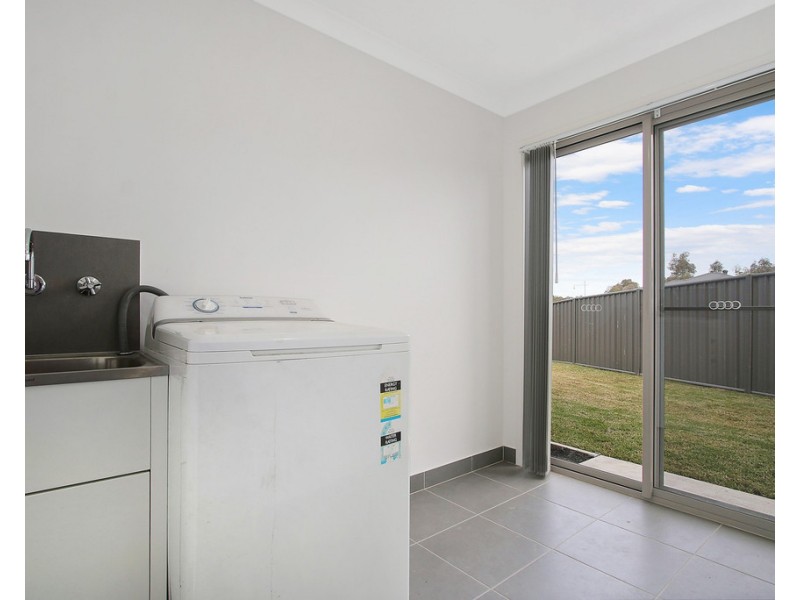 136 Stanton Drive, Thurgoona NSW 2640