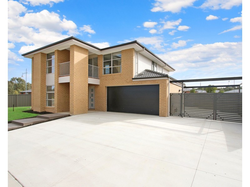 136 Stanton Drive, Thurgoona NSW 2640